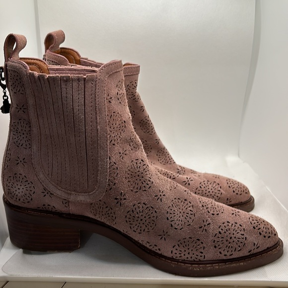 Coach Bowery Chelsea Boot With Cut Out - Tea Rose Size 9 - Picture 7 of 12
